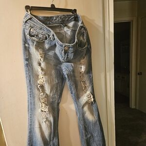 Woman's distressed jeans